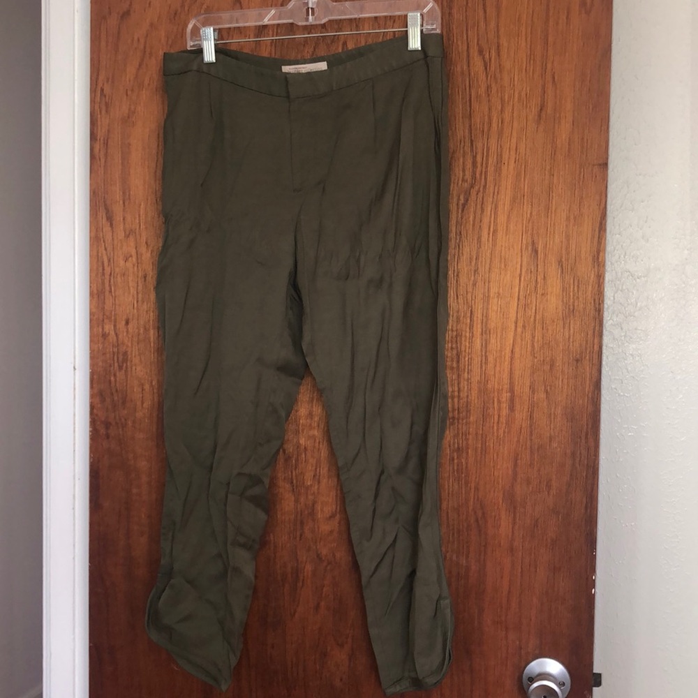 Banana republic olive linen pants/ slit pockets